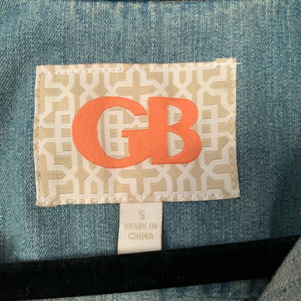 Cropped Light Denim Jacket - Picture 4 of 7